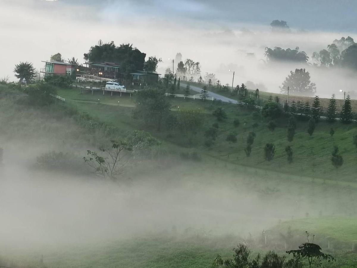 บ้านแช่มช้อย Khao Kho Buitenkant foto